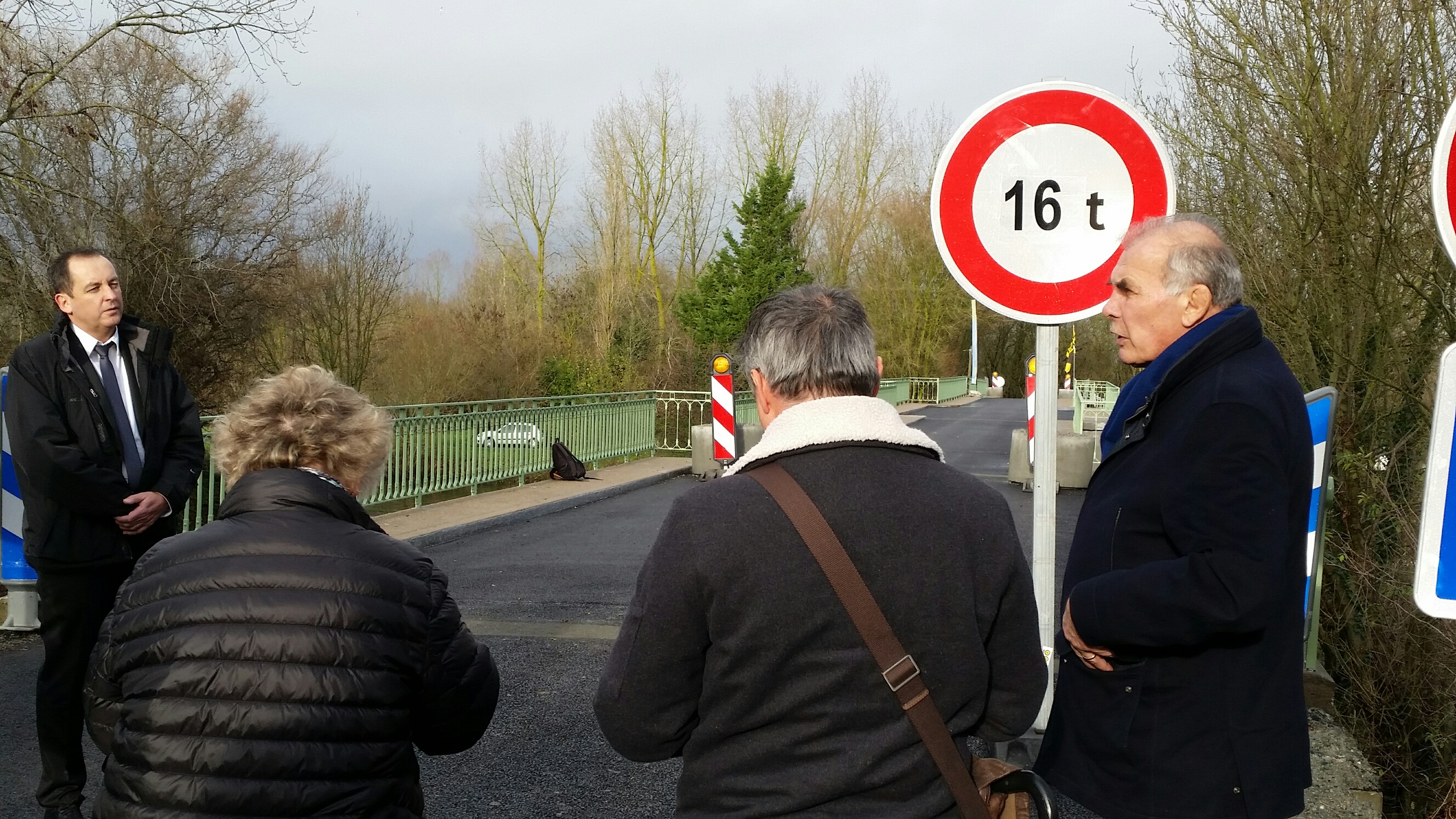 Le pont d'Irleau a rouvert son tablier aux véhicules pouvant peser jusqu'à 16 tonnes, mercredi 19 décembre 2018.