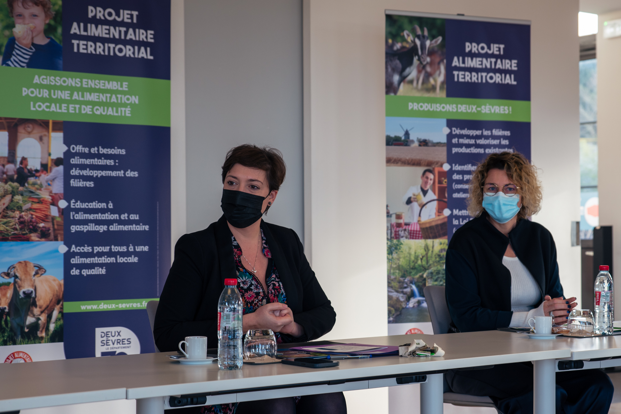 Coralie Dénoues et Anne-Sophie Guichet.