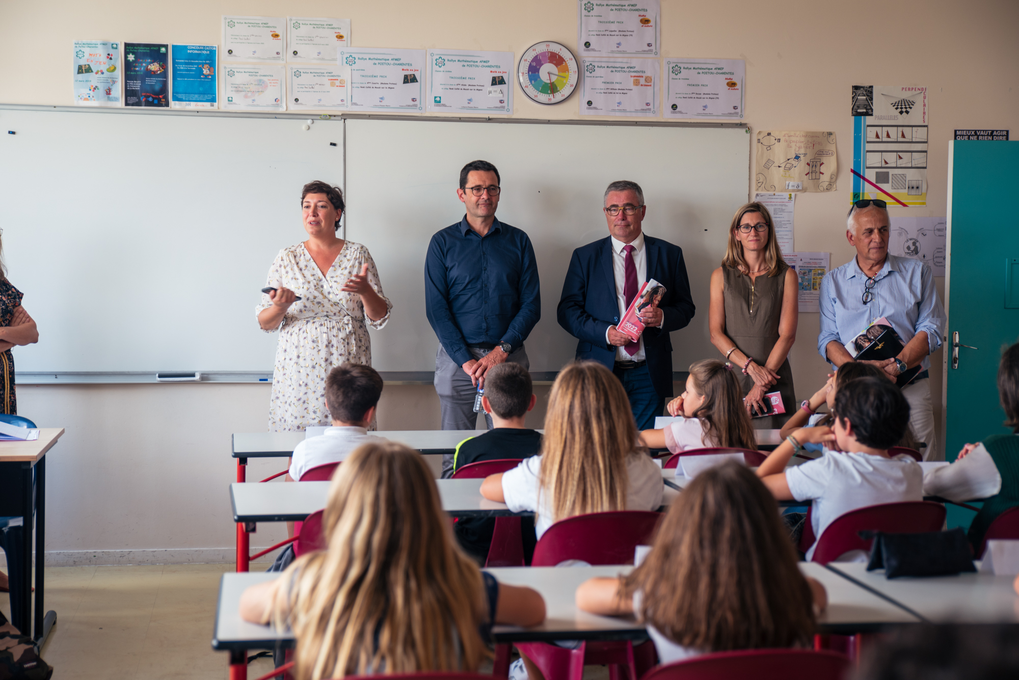 Visite de rentrée au collège René-Caillié à Mauzé-sur-le-Mignon où des travaux de rénovation énergétique sont en cours d'achèvement.