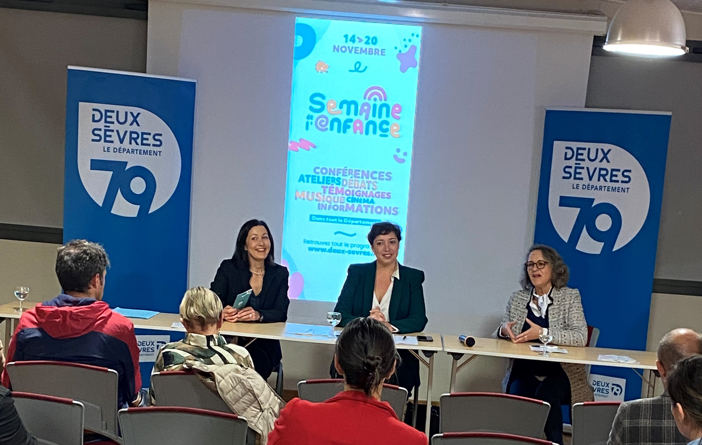 Coralie Dénoues, Présidente du Conseil départemental des Deux-Sèvres et Florence Dabin, Présidente du Conseil départemental de Maine-et-Loire et du GIP Enfance en danger, donnent le coup d’envoi de la Semaine de l’enfance ce lundi 14 novembre 2022 à l’Antenne médico-sociale de Bressuire.