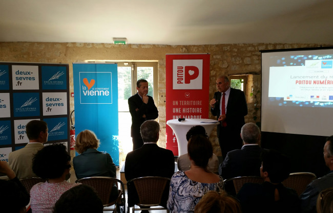 Bruno Belin et Gilbert Favreau (à droite) ont lancé Poitou Numérique jeudi 21 juin à Bougon.