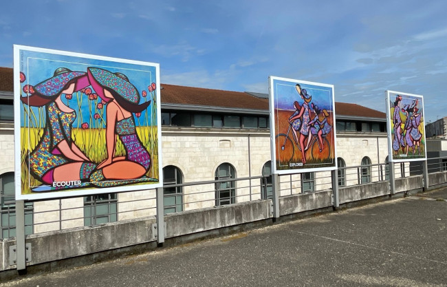 Exposition devant la Maison du Département à Niort.