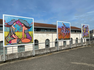 Exposition devant la Maison du Département à Niort.